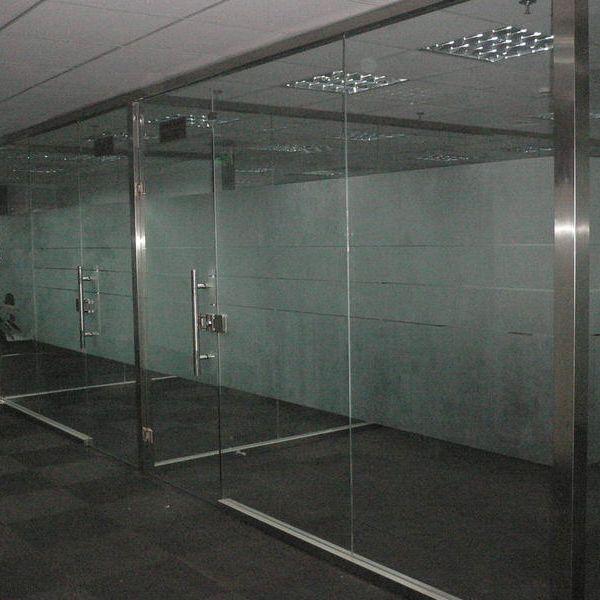 太原办公室磨砂玻璃隔墙 不锈钢玻璃墙安装